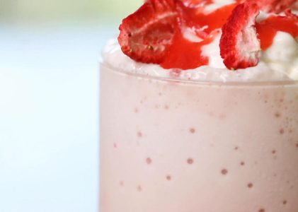 Mencoba Minuman Viral dengan Nama Unik: ‘Strawberry Cheesecake Frappuccino’